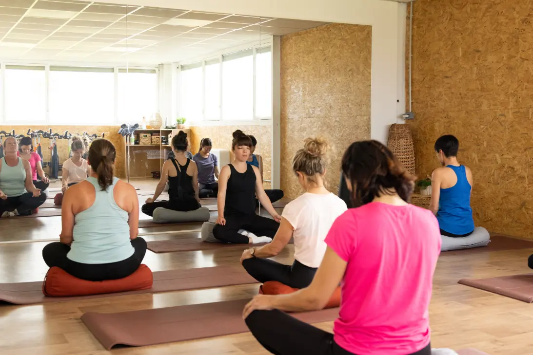yoga-pilates-coaching-groupe-aurena Cours de yoga en petit groupe avec Aurena MB à Saint-Vincent-de-Paul